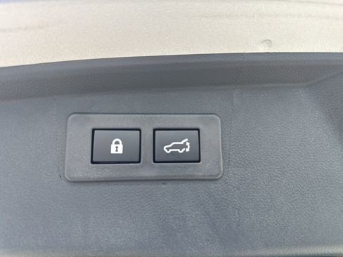 Used 2025 Subaru Outback Premium image 9