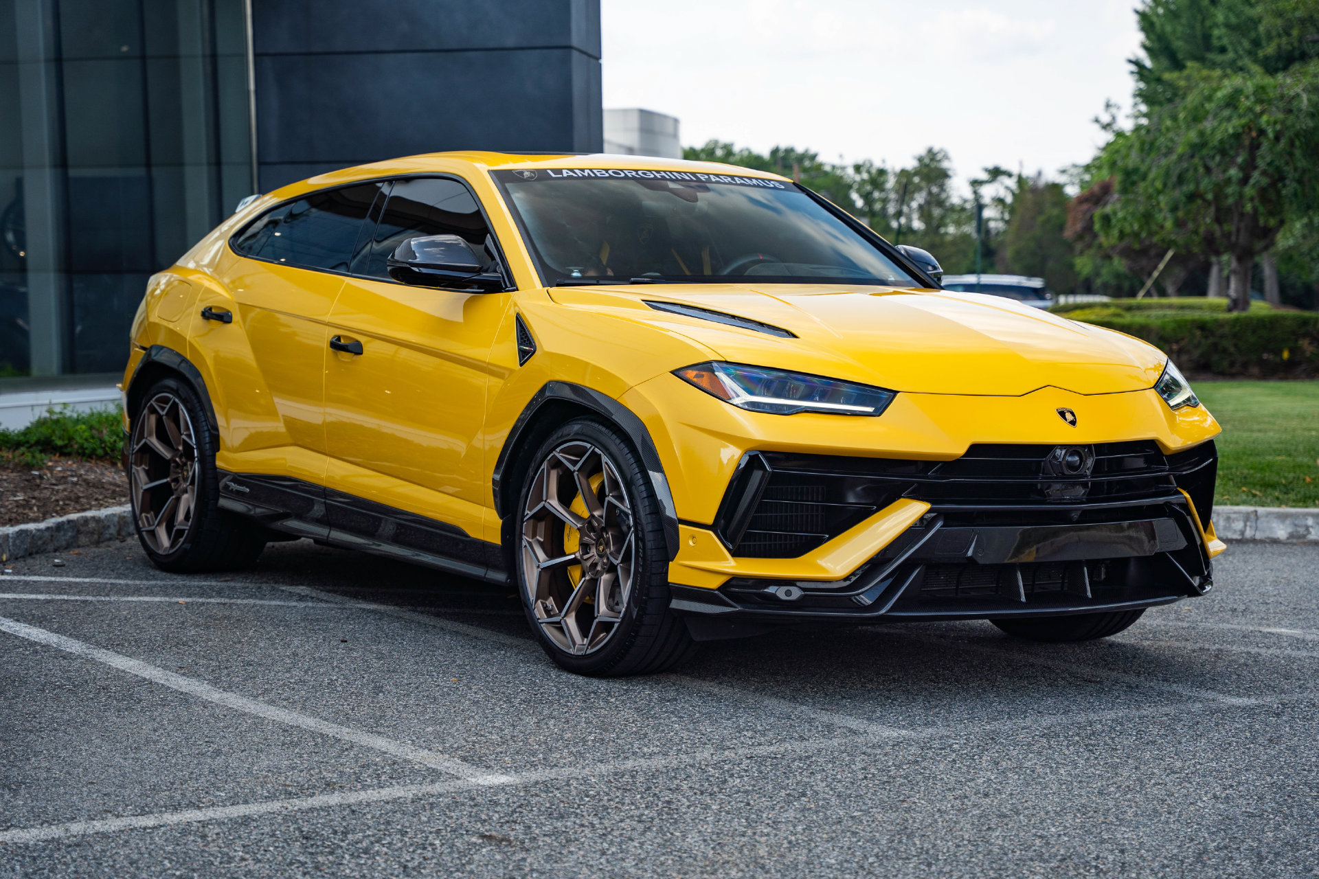 Used 2024 Lamborghini Urus Performante AWD/4WD image 2