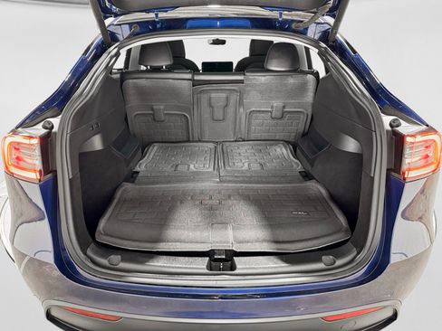 Used 2022 Tesla Model Y Long Range image 26