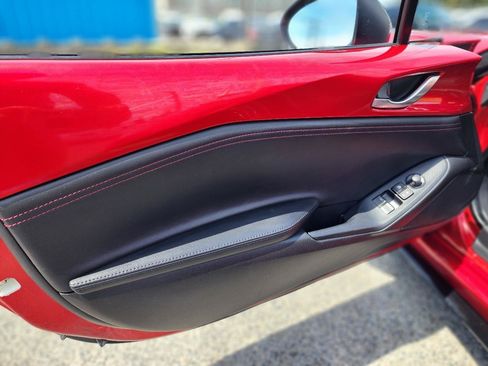 Used 2016 MAZDA MX-5 Miata Club RWD image 13