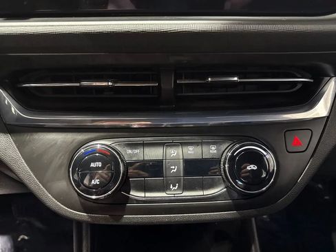 Used 2025 Buick Envista Preferred FWD image 23