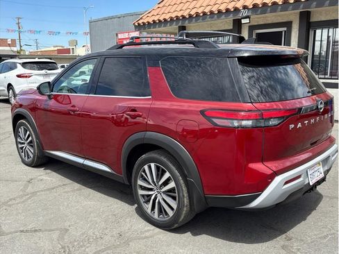 Used 2022 Nissan Pathfinder Platinum w/ Cargo Package FWD image 7