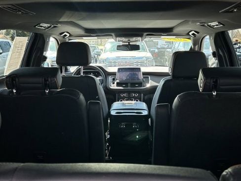 Used 2023 GMC Yukon AT4 w/ Technology Package AWD/4WD image 15