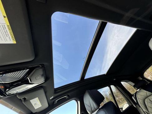 Used 2025 BMW X5 xDrive40i w/ Climate Comfort Package image 24