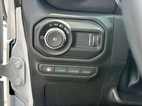 Used 2023 Jeep Wrangler Unlimited Sahara w/ Cold Weather Group AWD/4WD image 16