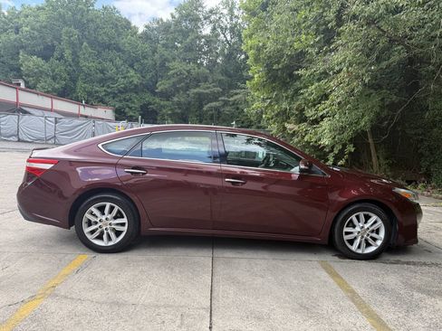 Used 2013 Toyota Avalon XLE FWD image 9