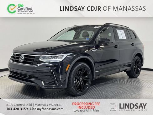 Used 2024 Volkswagen Tiguan SE R-Line AWD/4WD image 4
