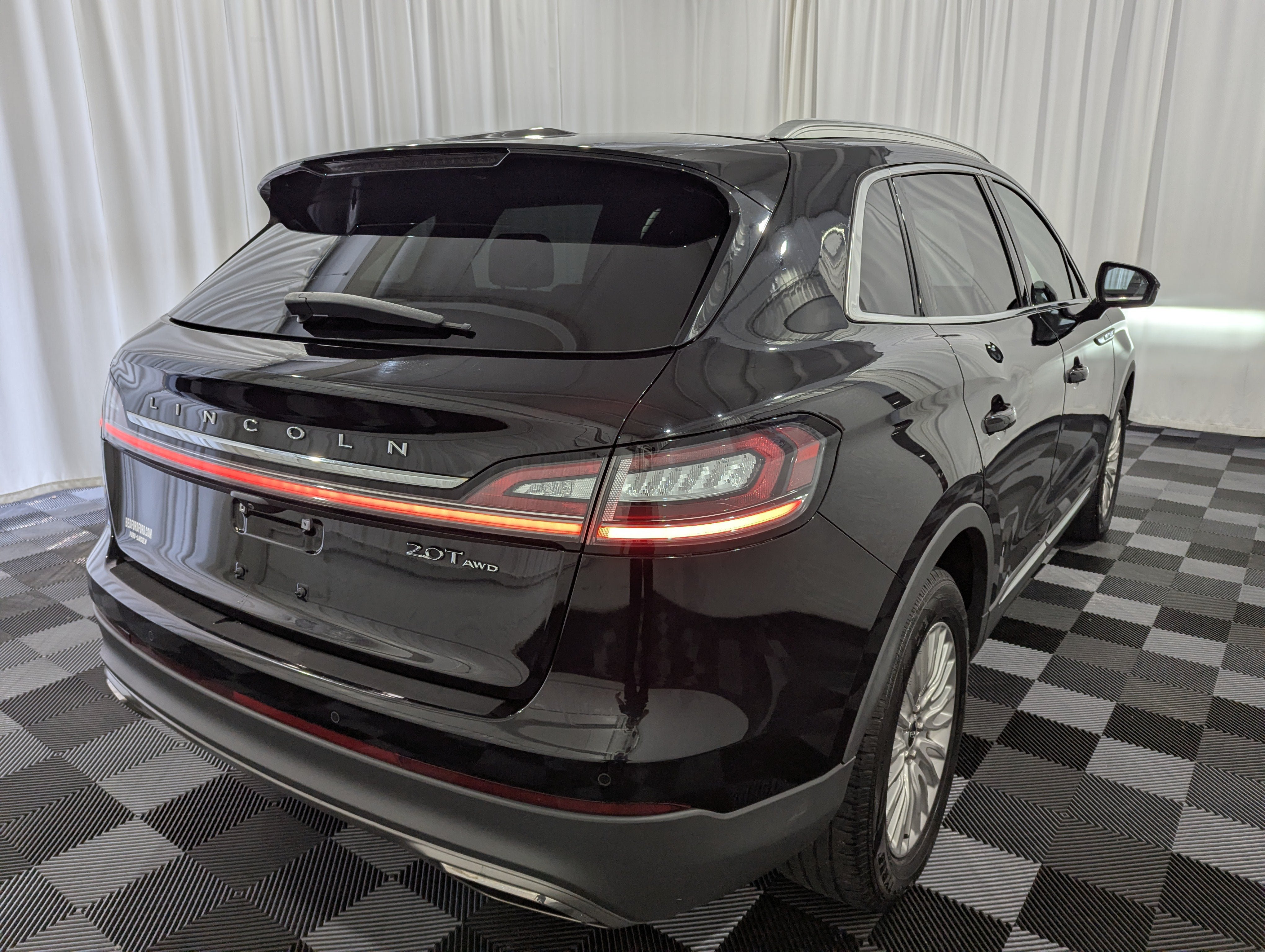 Used 2019 Lincoln Nautilus Premier AWD/4WD image 6