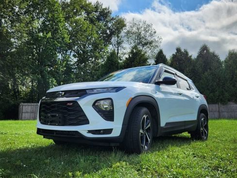 Used 2022 Chevrolet TrailBlazer RS w/ Technology Package FWD image 4