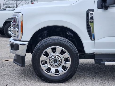 Used 2023 Ford F350 Lariat w/ Chrome Package image 8