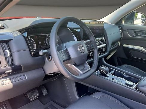 Certified 2026 Nissan Pathfinder SV AWD/4WD image 12