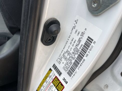 Used 2021 Toyota Tacoma TRD Off-Road w/ Technology Package RWD image 12
