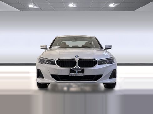 Used 2023 BMW 330i Sedan w/ Parking Assistance Package RWD image 5