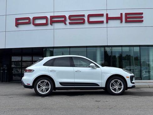 Certified 2023 Porsche Macan AWD/4WD image 19