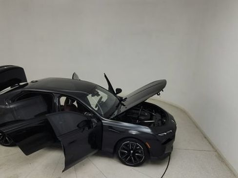 Used 2026 BMW 740i w/ Premium Package RWD image 36