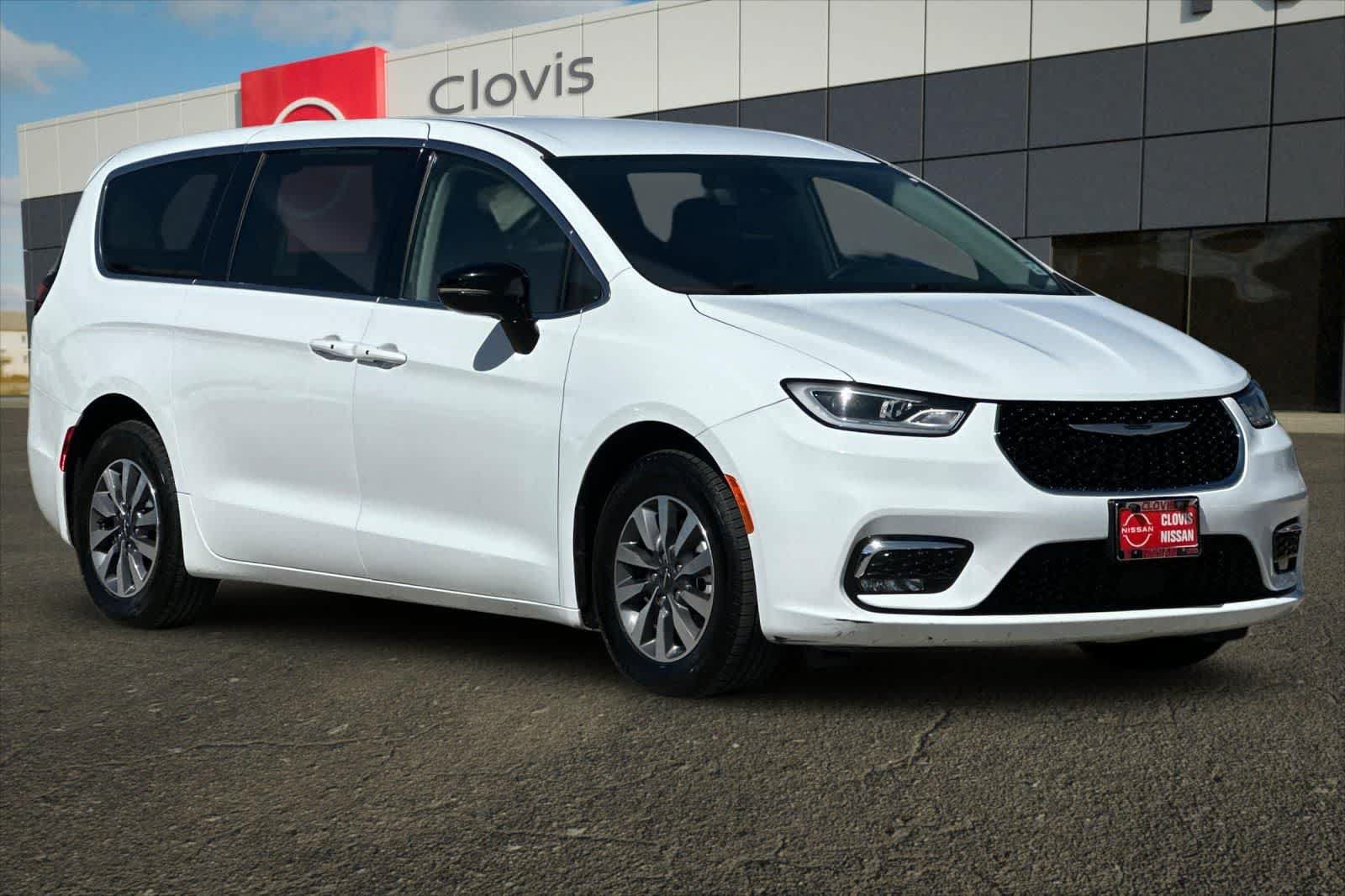 Used 2024 Chrysler Pacifica Limited FWD image 12