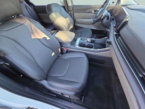 New 2026 Kia Carnival EX image 18