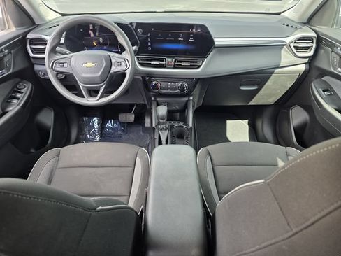 Used 2025 Chevrolet TrailBlazer LT AWD/4WD image 8