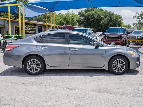 Used 2015 Nissan Altima 2.5 S w/ Sport Value Package FWD image 4