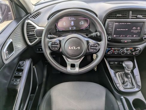 Certified 2023 Kia Soul LX w/ LX Technology Package FWD image 15