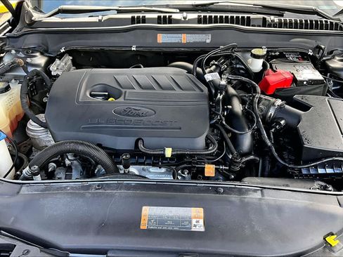 Used 2018 Ford Fusion SE w/ Fusion SE Technology Package FWD image 32