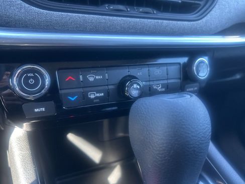 Used 2022 Jeep Compass Sport image 20