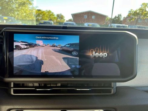 Certified 2024 Jeep Gladiator Sport image 22