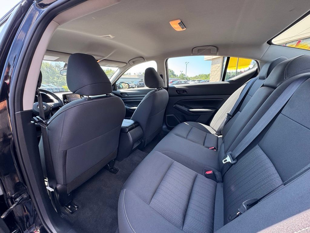 Used 2024 Nissan Altima 2.5 S FWD image 10