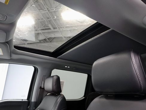 Certified 2024 Ford F250 Lariat w/ Chrome Package image 35