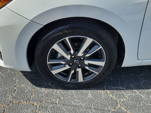 Certified 2025 Nissan Versa SV image 4