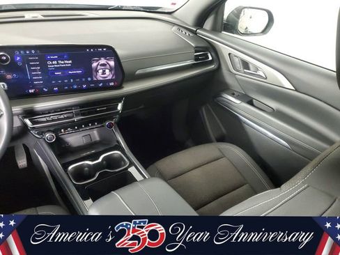 Used 2025 Chevrolet Traverse LT w/ Sun and Wheel Package FWD image 18