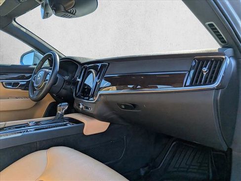 Used 2020 Volvo S90 T6 Momentum image 21