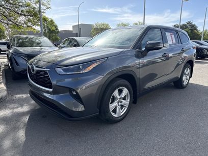 Used 2022 Toyota Highlander LE