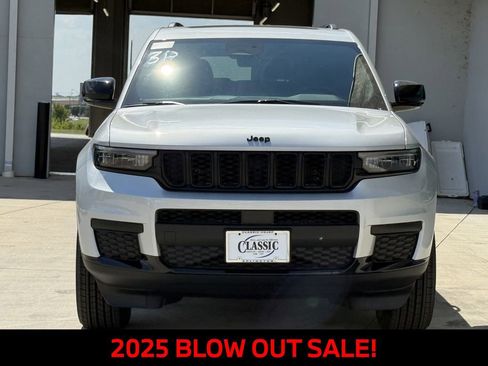 New 2025 Jeep Grand Cherokee L Altitude image 7