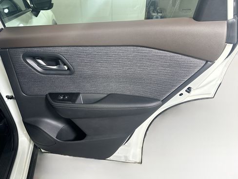 Used 2023 Nissan Rogue SV FWD image 29