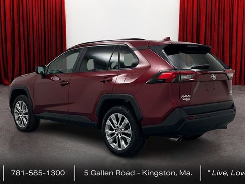Certified 2022 Toyota RAV4 XLE Premium image 7