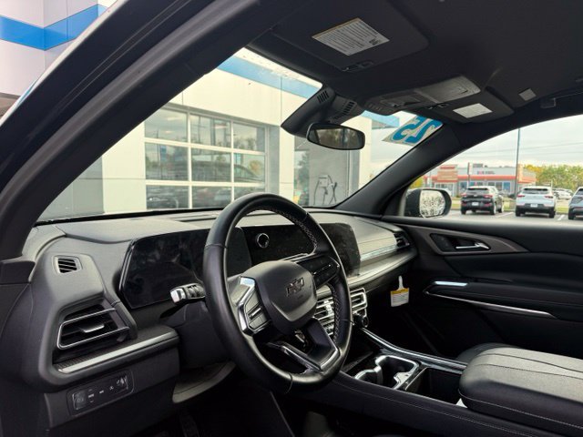 Used 2025 Chevrolet Traverse LT w/ Midnight/Sport Edition AWD/4WD image 7