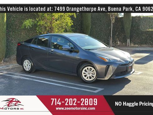 Used 2020 Toyota Prius LE FWD image 1