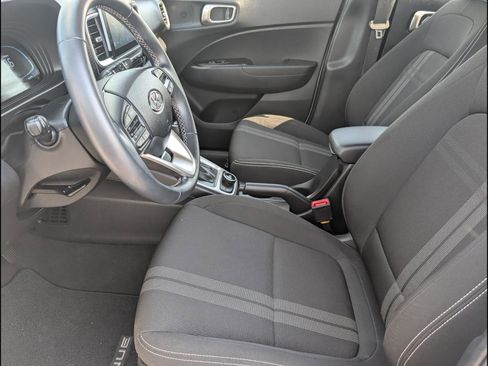 Used 2023 Hyundai Venue SEL FWD image 10