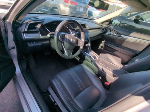 Used 2018 Honda Civic Touring image 7