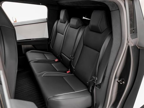 Used 2024 Tesla Cybertruck AWD Crew Cab image 38