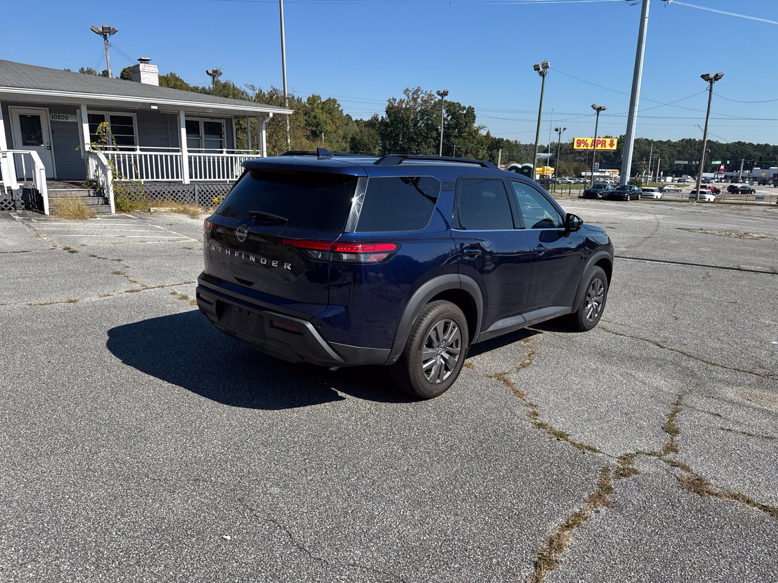 Used 2025 Nissan Pathfinder SV FWD image 5