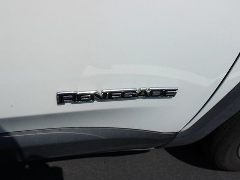 Used 2018 Jeep Renegade Latitude FWD image 5