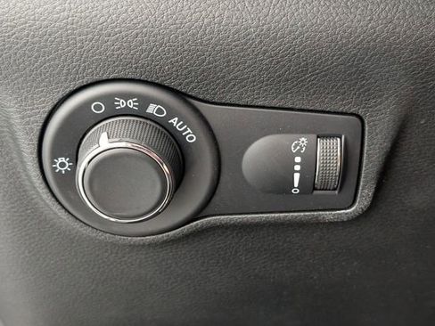 Used 2023 Jeep Compass Sport image 13