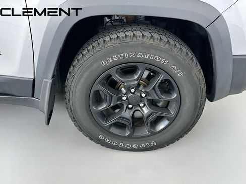 Used 2021 Jeep Cherokee Trailhawk w/ Trailer Tow Group AWD/4WD image 36