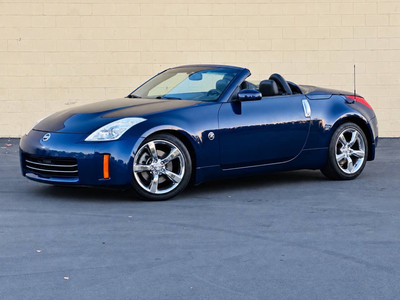 Used 2007 Nissan 350Z Touring RWD image 3