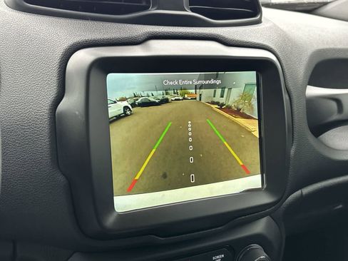 Used 2023 Jeep Renegade Latitude image 23