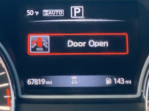 Used 2018 Nissan Pathfinder S image 36