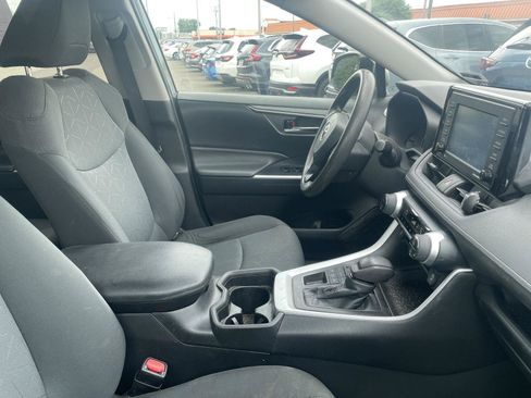 Used 2021 Toyota RAV4 XLE AWD/4WD image 7