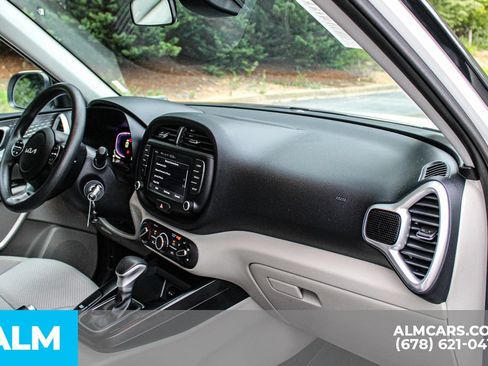 Used 2025 Kia Soul LX w/ LX Technology Package FWD image 22
